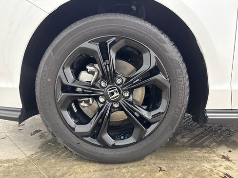 Certified 2025 Honda Accord SE image 9