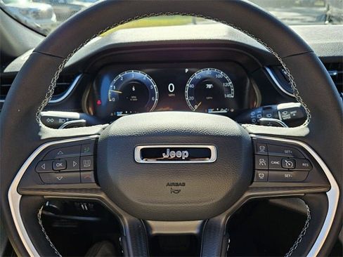 New 2025 Jeep Grand Cherokee Altitude image 21