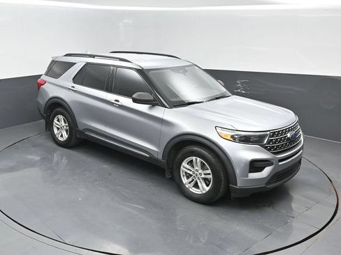 Used 2020 Ford Explorer XLT w/ Cold Weather Package AWD/4WD image 19