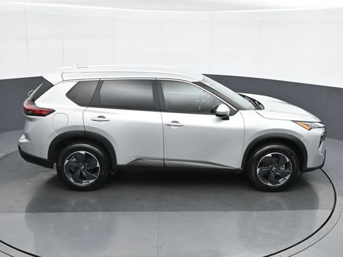 Used 2025 Nissan Rogue SV AWD/4WD image 22
