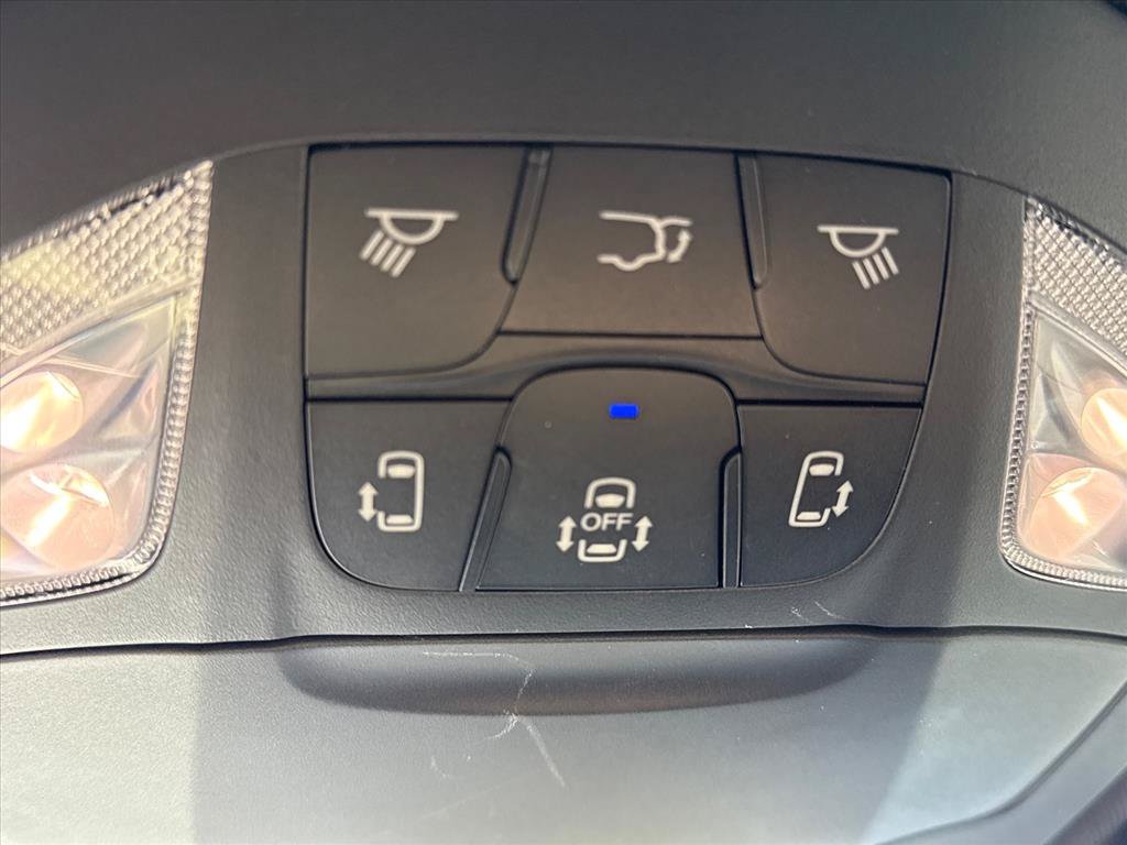 Used 2026 Chrysler Pacifica Select FWD image 16