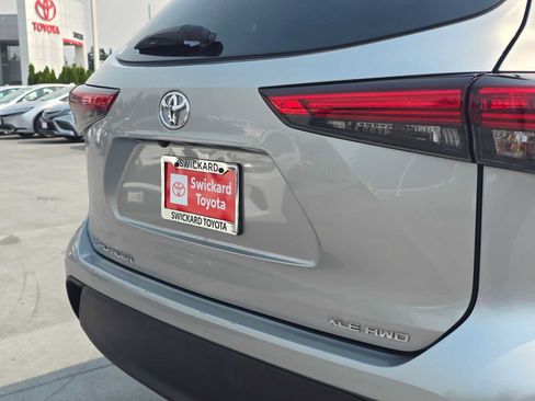 Certified 2020 Toyota Highlander XLE AWD/4WD image 13