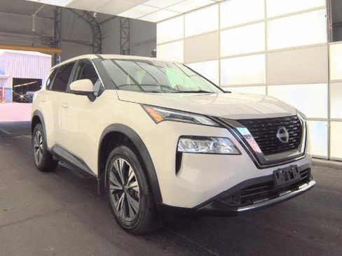 Used 2023 Nissan Rogue SV FWD image 2