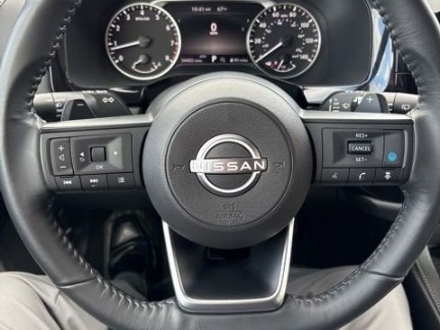 Used 2024 Nissan Pathfinder SV image 8