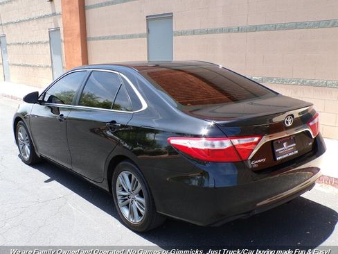 Used 2017 Toyota Camry SE FWD image 6