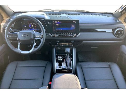 Used 2025 Chevrolet Colorado Z71 w/ Technology Package AWD/4WD image 16