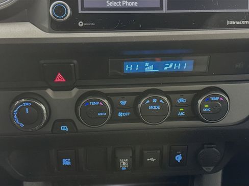 Used 2021 Toyota Tacoma TRD Off-Road image 15