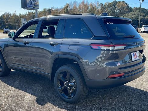 New 2025 Jeep Grand Cherokee Limited w/ Black Appearance Package image 6