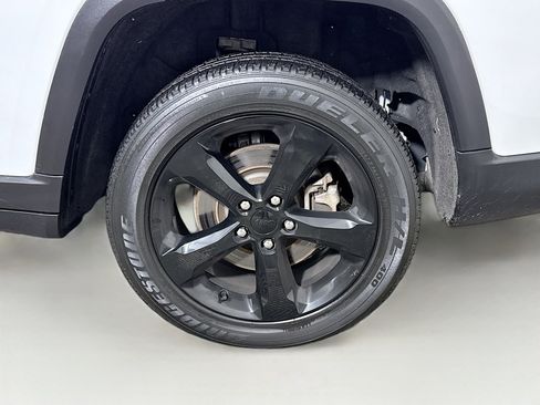 Used 2022 Jeep Grand Cherokee L Laredo image 26