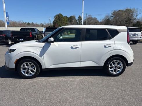 Used 2023 Kia Soul LX w/ Option Group 015 image 2