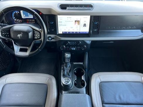 Used 2023 Ford Bronco Wildtrak image 5