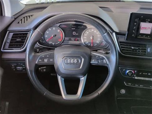 Used 2021 Audi Q5 Premium image 25