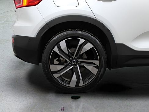 Certified 2025 Volvo XC40 B5 Ultra AWD/4WD image 14