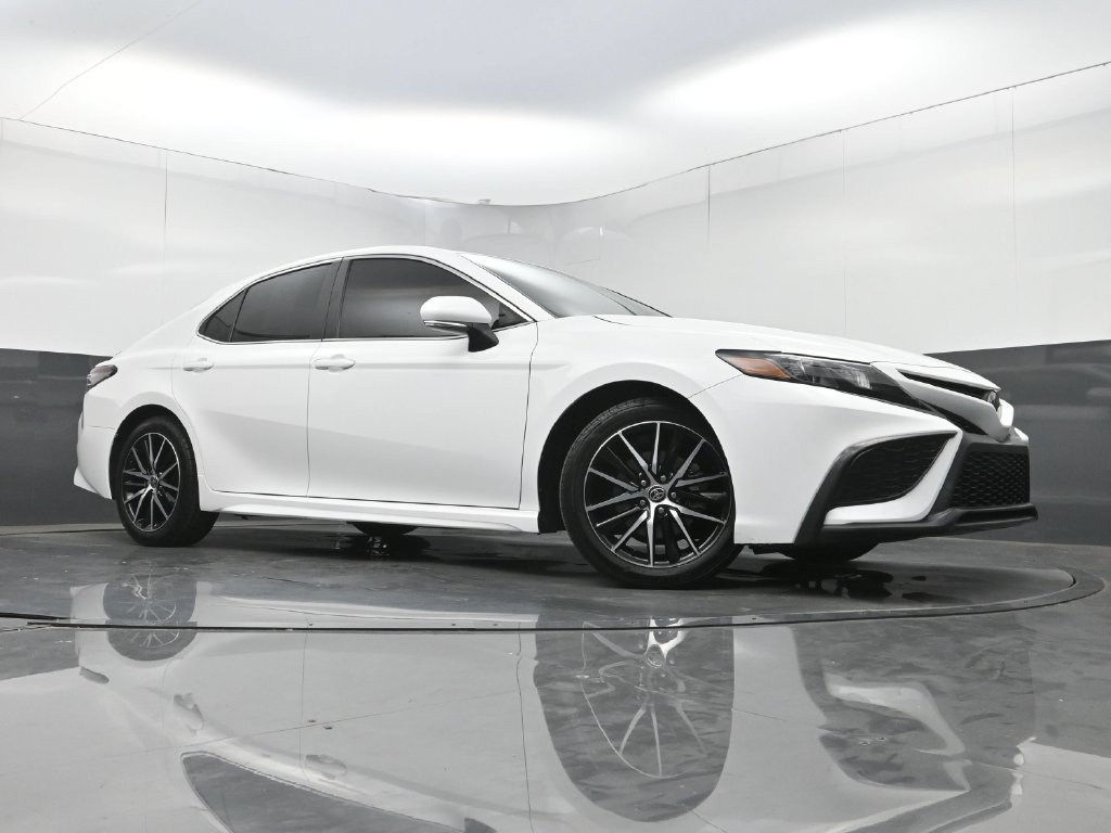 Used 2024 Toyota Camry SE FWD image 25