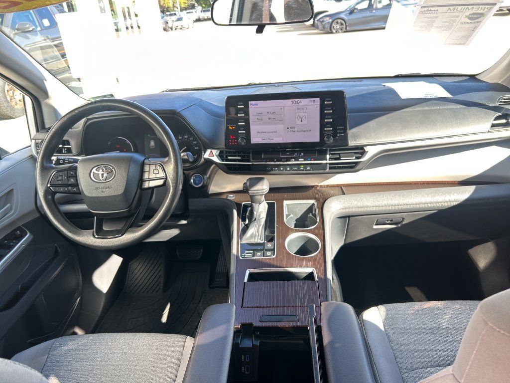 Certified 2022 Toyota Sienna LE FWD image 13