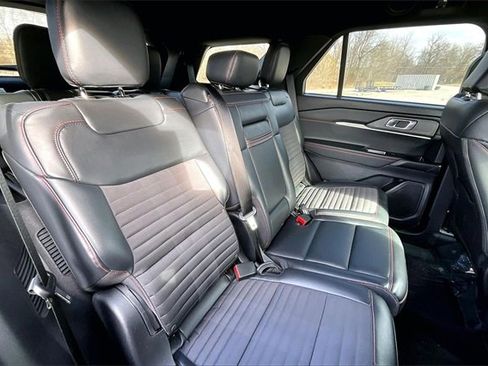 Used 2025 Ford Explorer ST-Line w/ ST-Line Street Pack image 27