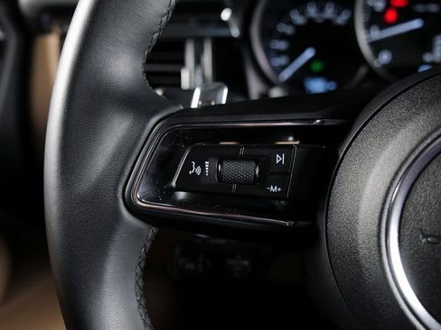 Used 2025 Porsche Macan image 22