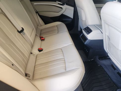 Used 2021 Audi e-tron Premium Plus w/ Premium Plus Package image 32