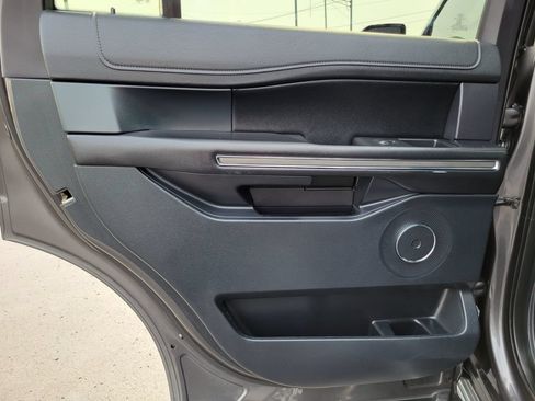 Used 2020 Ford Expedition XLT w/ Equipment Group 202A AWD/4WD image 24