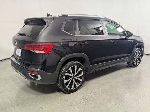Used 2022 Volkswagen Taos SE FWD image 6
