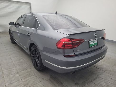 Used 2017 Volkswagen Passat 1.8T S FWD image 5
