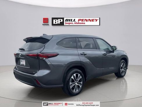 Used 2025 Toyota Highlander XLE image 5