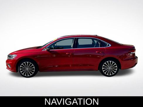 Used 2022 Volkswagen Passat 2.0T image 8