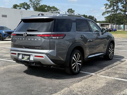 Used 2025 Nissan Pathfinder Platinum FWD image 5