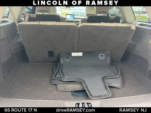Used 2023 Lincoln Aviator AWD w/ Premium Package image 18