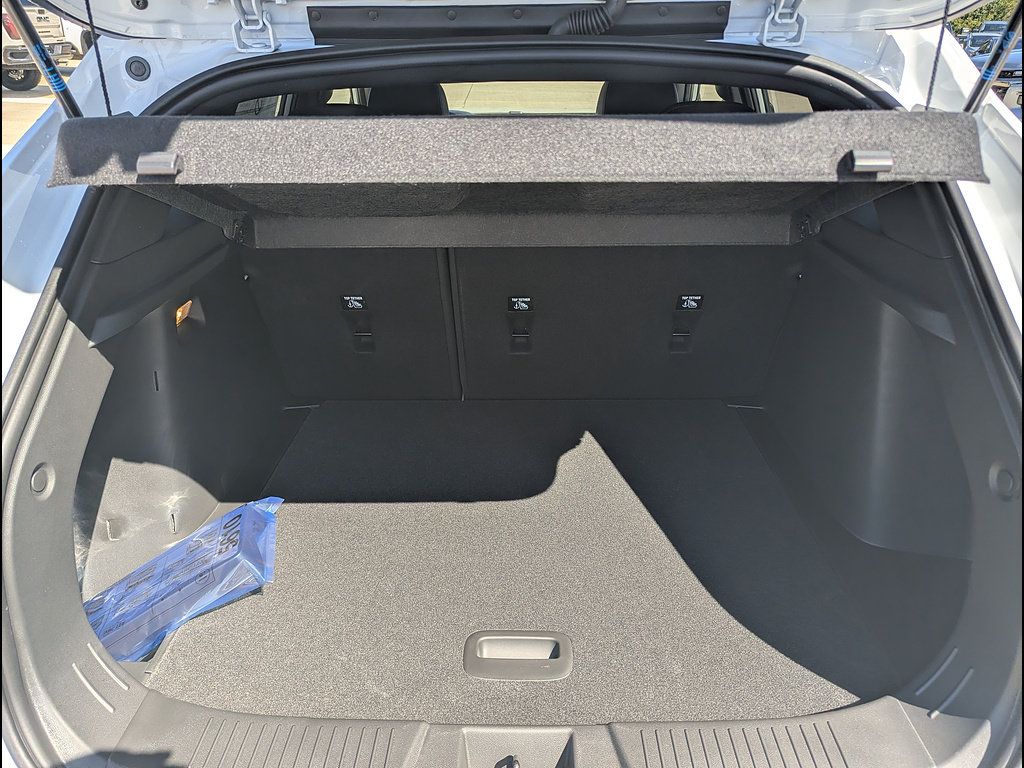 New 2026 Chevrolet Trax RS w/ Sunroof Package FWD image 15