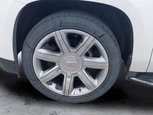 Used 2016 Cadillac Escalade Luxury AWD/4WD image 10