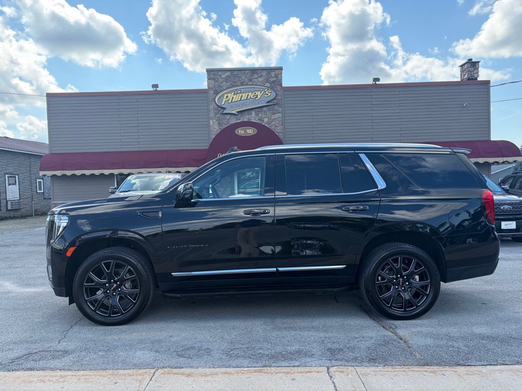 Used 2024 GMC Yukon SLT w/ SLT Luxury Package AWD/4WD image 4