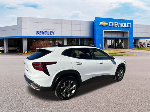 Used 2024 Chevrolet Trax LT image 5