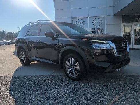 Certified 2024 Nissan Pathfinder SL FWD image 1