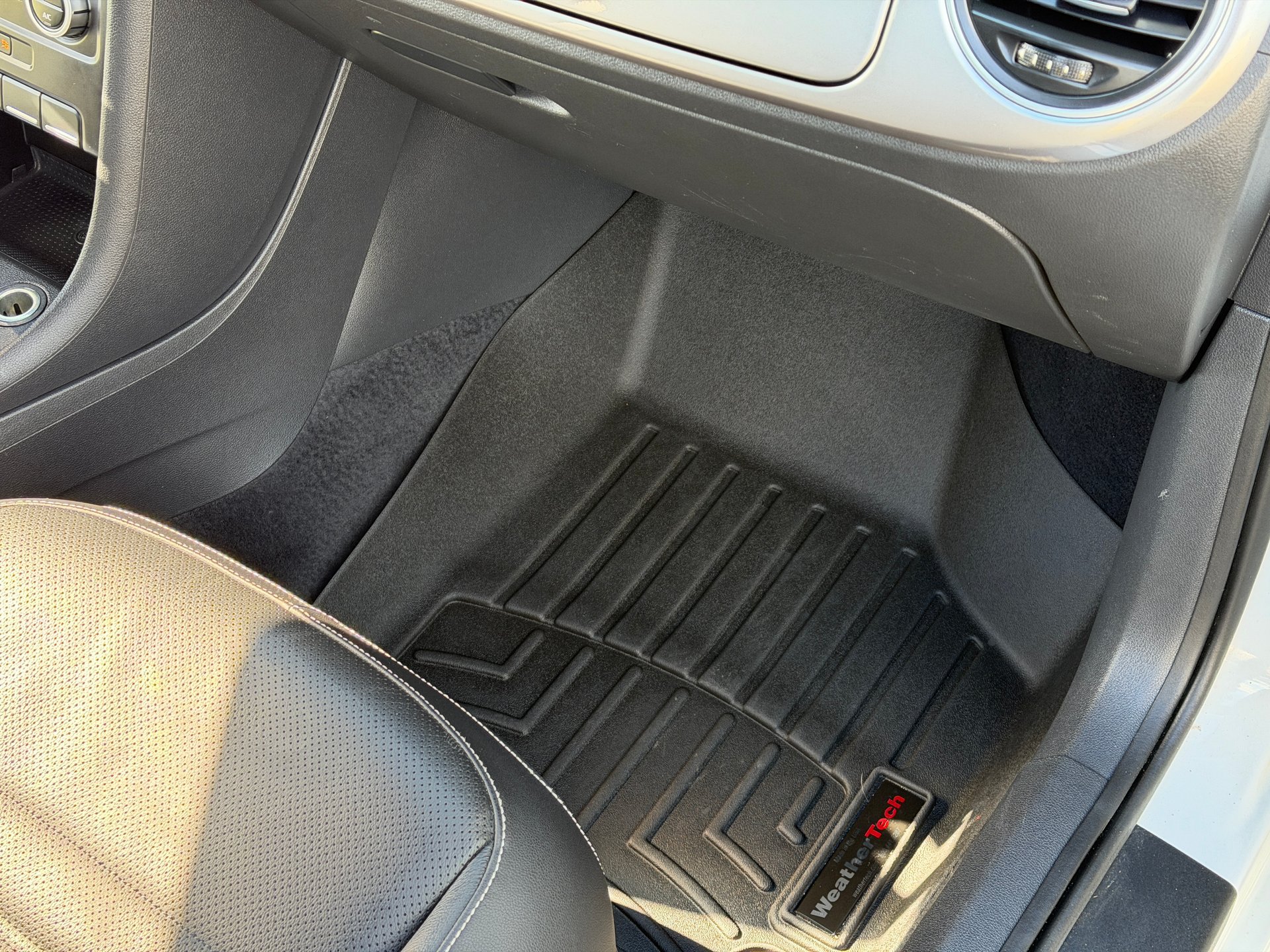 Used 2014 Volkswagen Beetle TDI FWD image 40