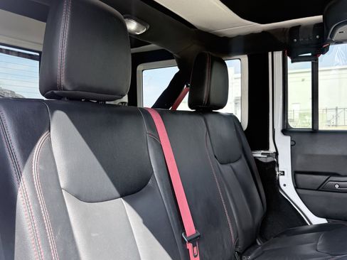 Used 2018 Jeep Wrangler Unlimited Rubicon image 42