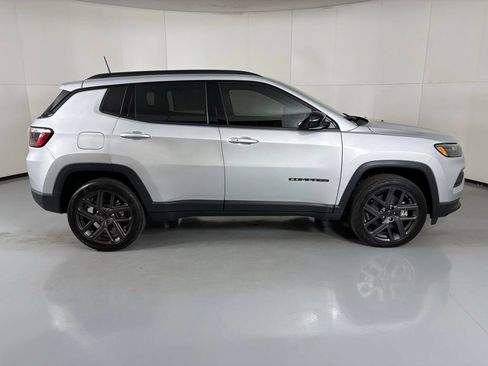 New 2026 Jeep Compass Latitude w/ Sun and Sound Group AWD/4WD image 9