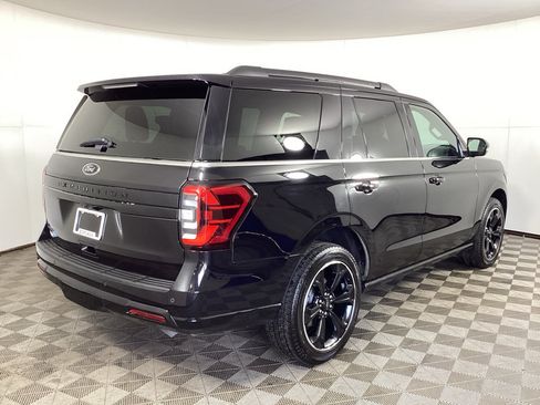 Used 2024 Ford Expedition Limited AWD/4WD image 2