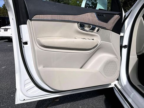 Used 2023 Volvo XC90 B6 Plus w/ Protection Package Premier image 21