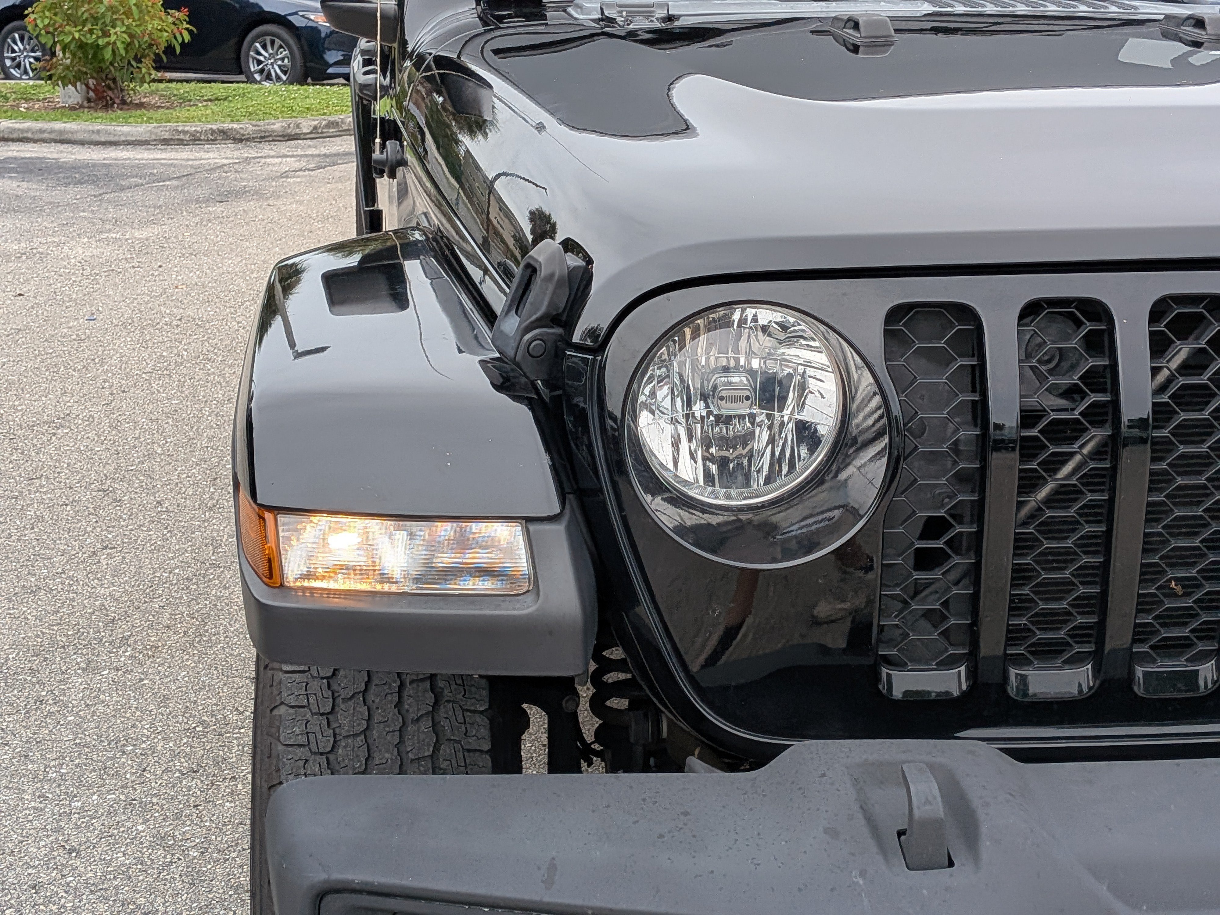 Used 2023 Jeep Gladiator Sport AWD/4WD image 10