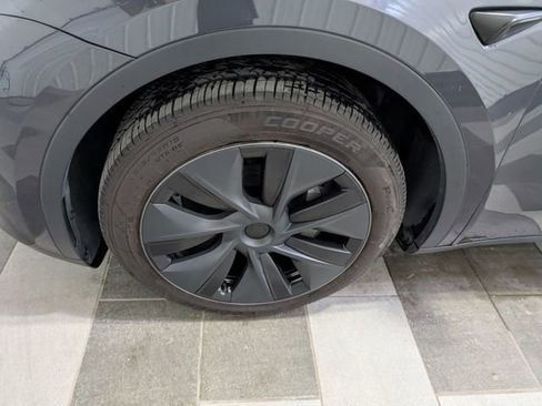 Used 2024 Tesla Model Y Long Range AWD/4WD image 7