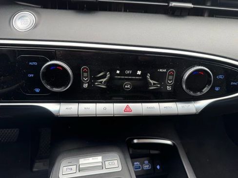 Certified 2024 Genesis GV70 2.5T image 31