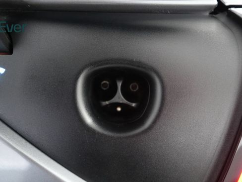 Used 2024 Tesla Model Y Long Range RWD image 10
