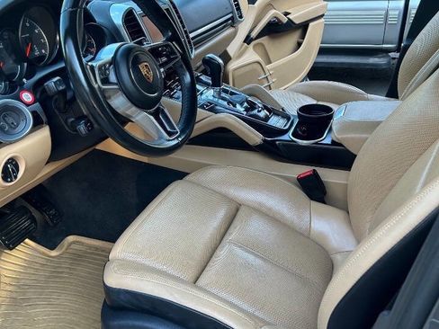 Used 2016 Porsche Cayenne image 10