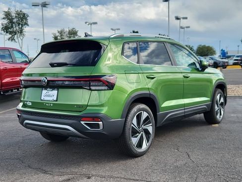 New 2026 Volkswagen Taos SE AWD/4WD image 3