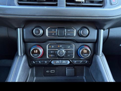 Used 2021 Chevrolet Tahoe Premier w/ Premium Package AWD/4WD image 4