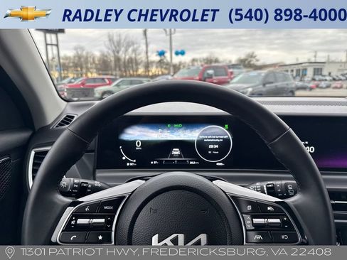 Used 2025 Kia Seltos EX image 6