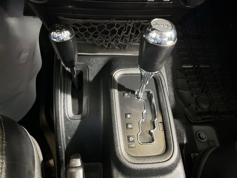 Used 2016 Jeep Wrangler Unlimited Sahara image 16