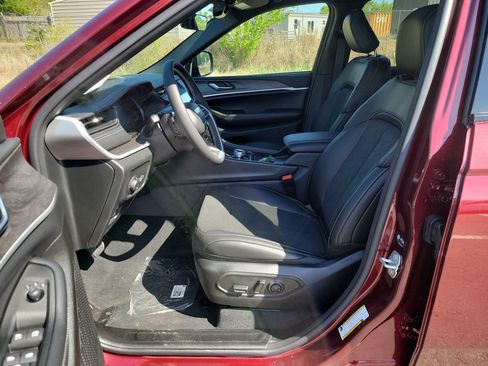 New 2026 Jeep Grand Cherokee Altitude RWD image 27