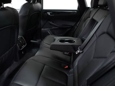 Certified 2026 Porsche Macan AWD/4WD image 34